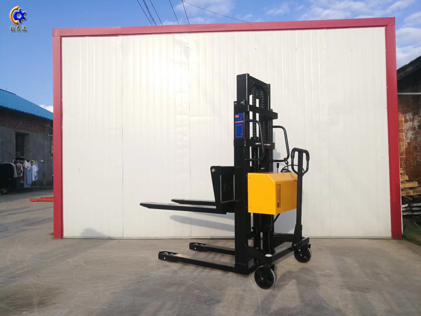 <b>半自動式液壓搬運車</b>