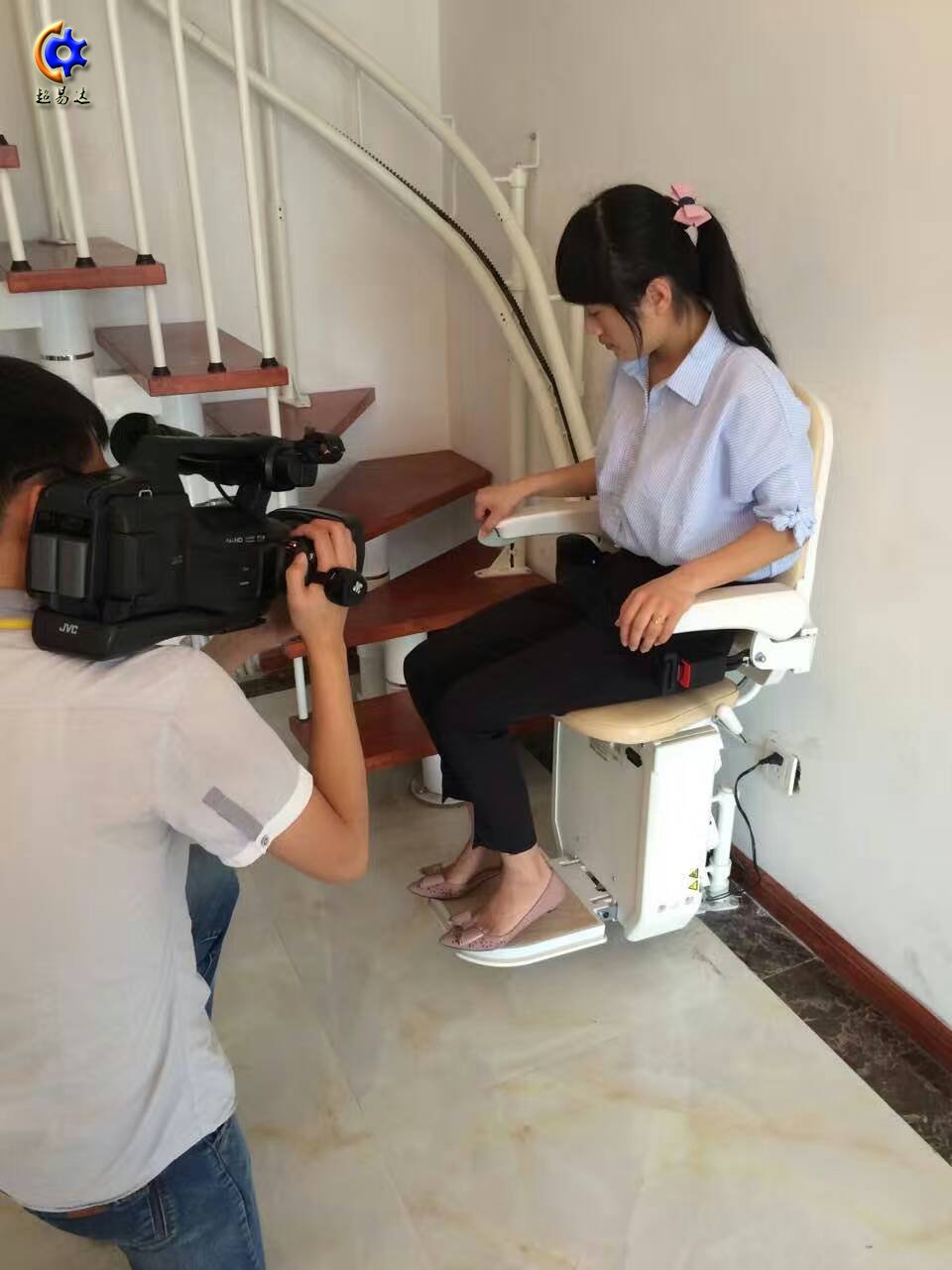 斜掛座椅式升降機