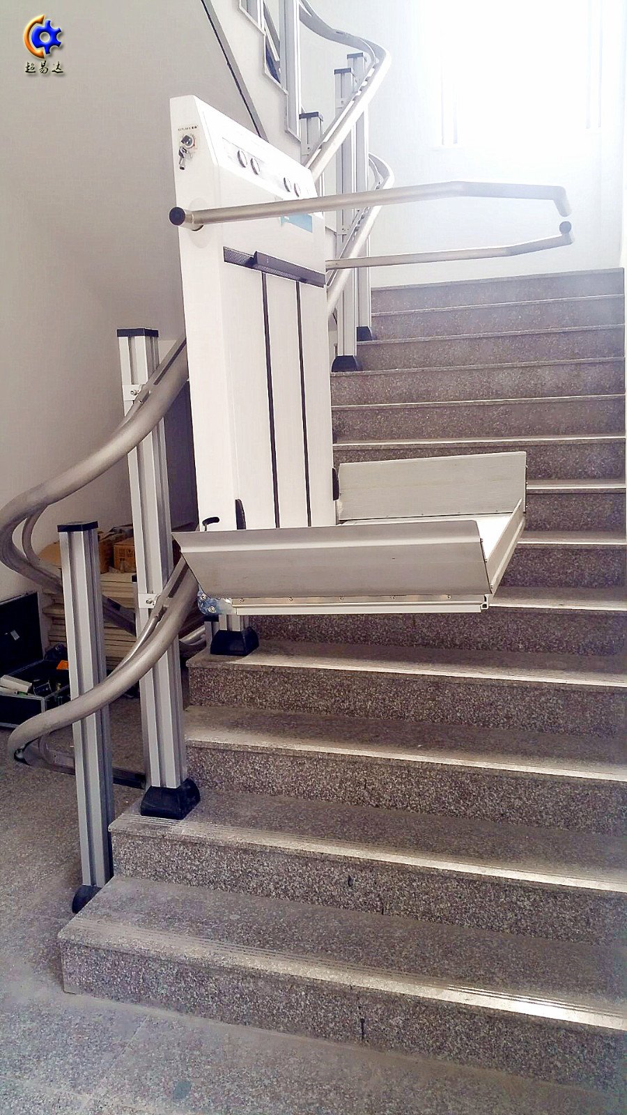 彎軌斜掛式輪椅升降平臺(tái)