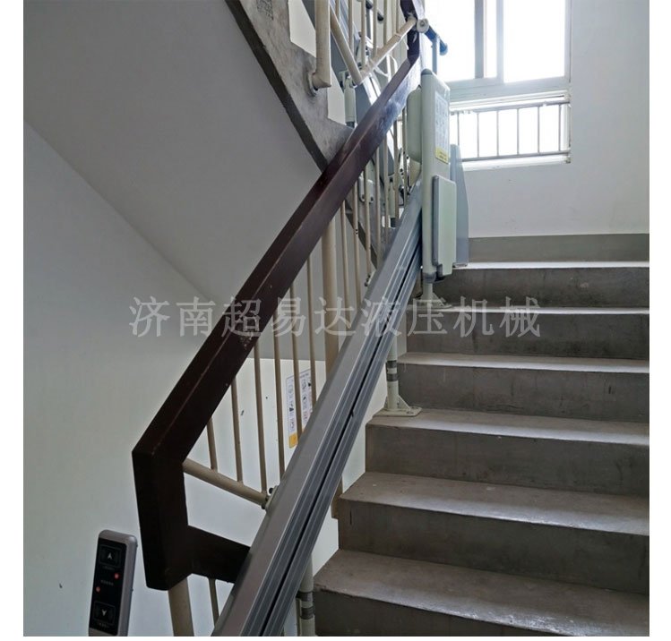 分段式斜掛升降機 分段式斜掛升降機